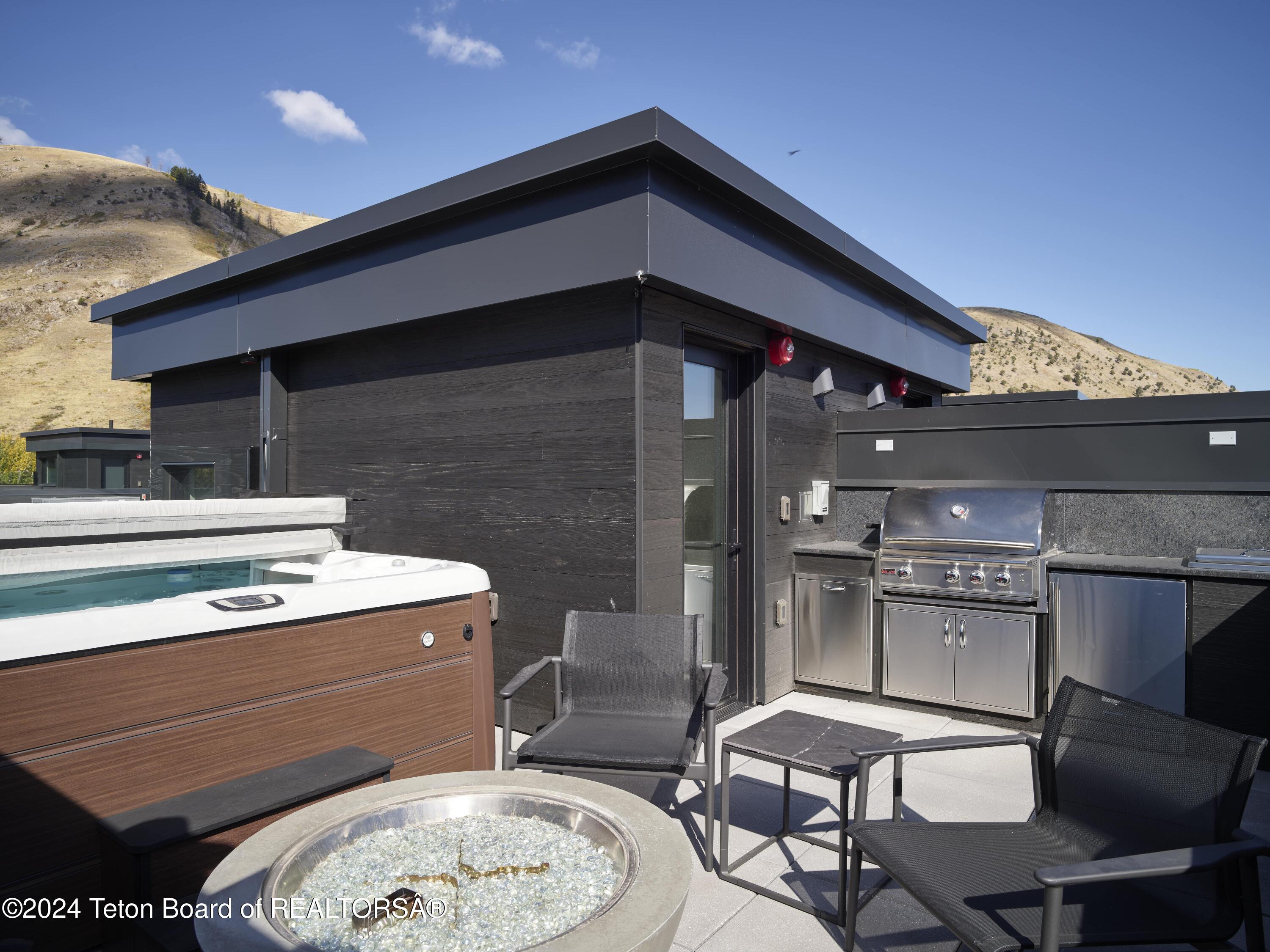 185 N GLENWOOD Street, 4