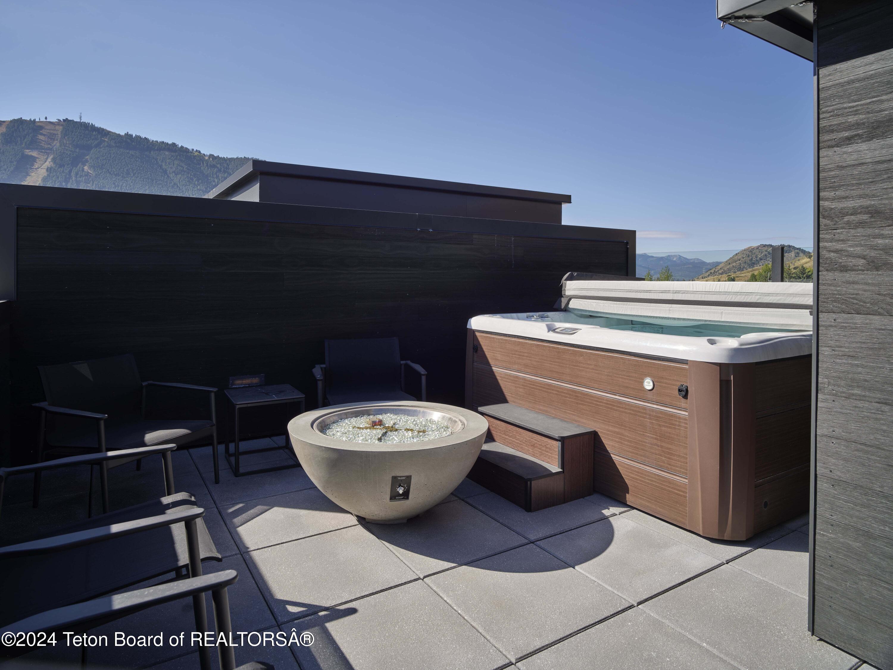 185 N GLENWOOD Street, 4