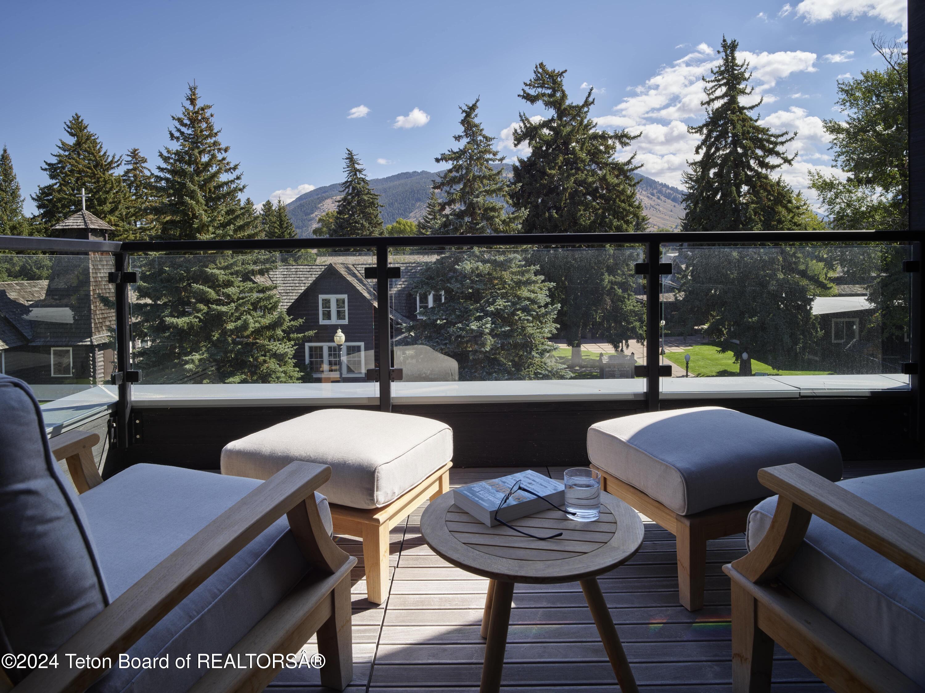 185 N GLENWOOD Street, 4