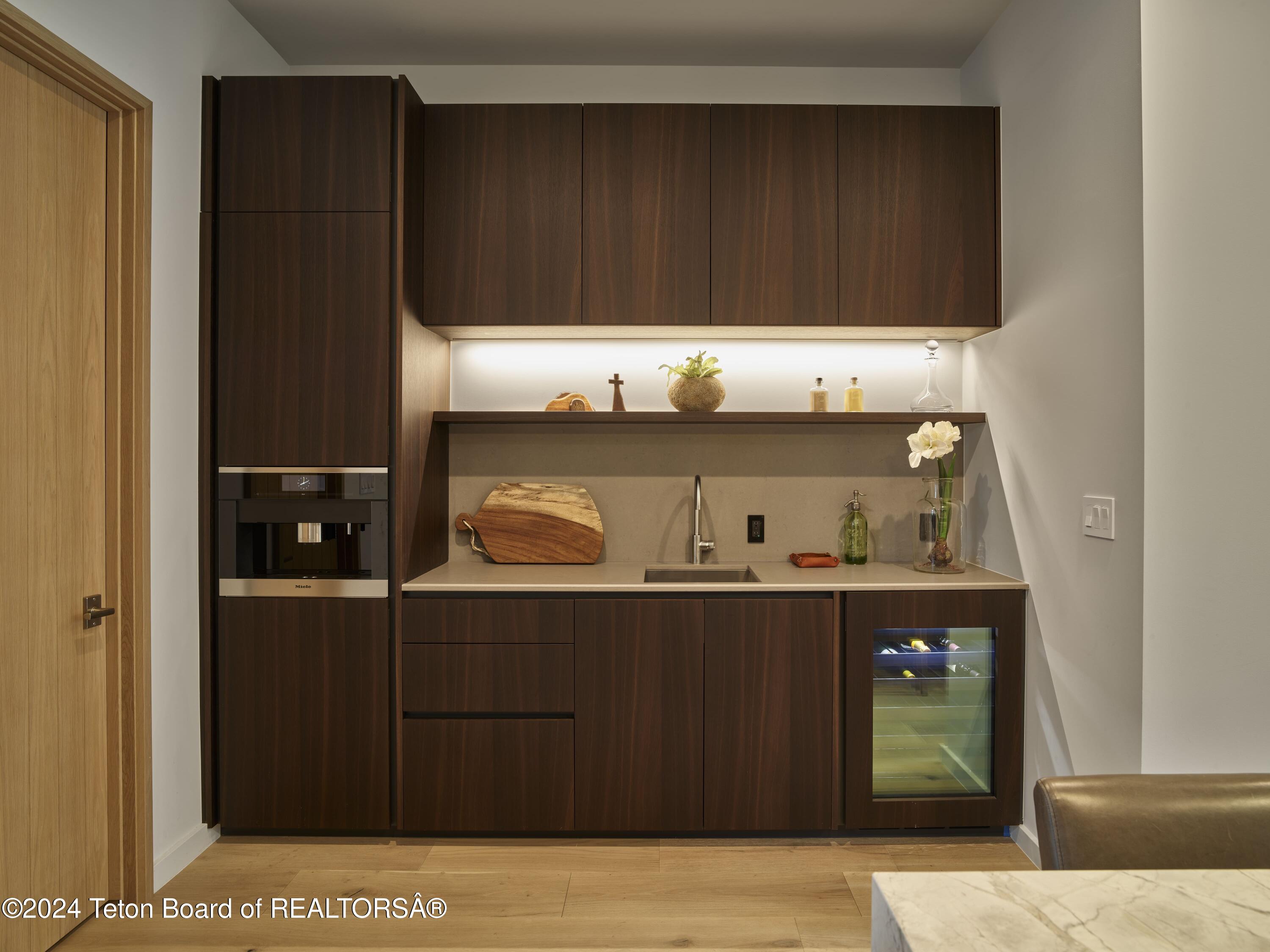 185 N GLENWOOD Street, 4