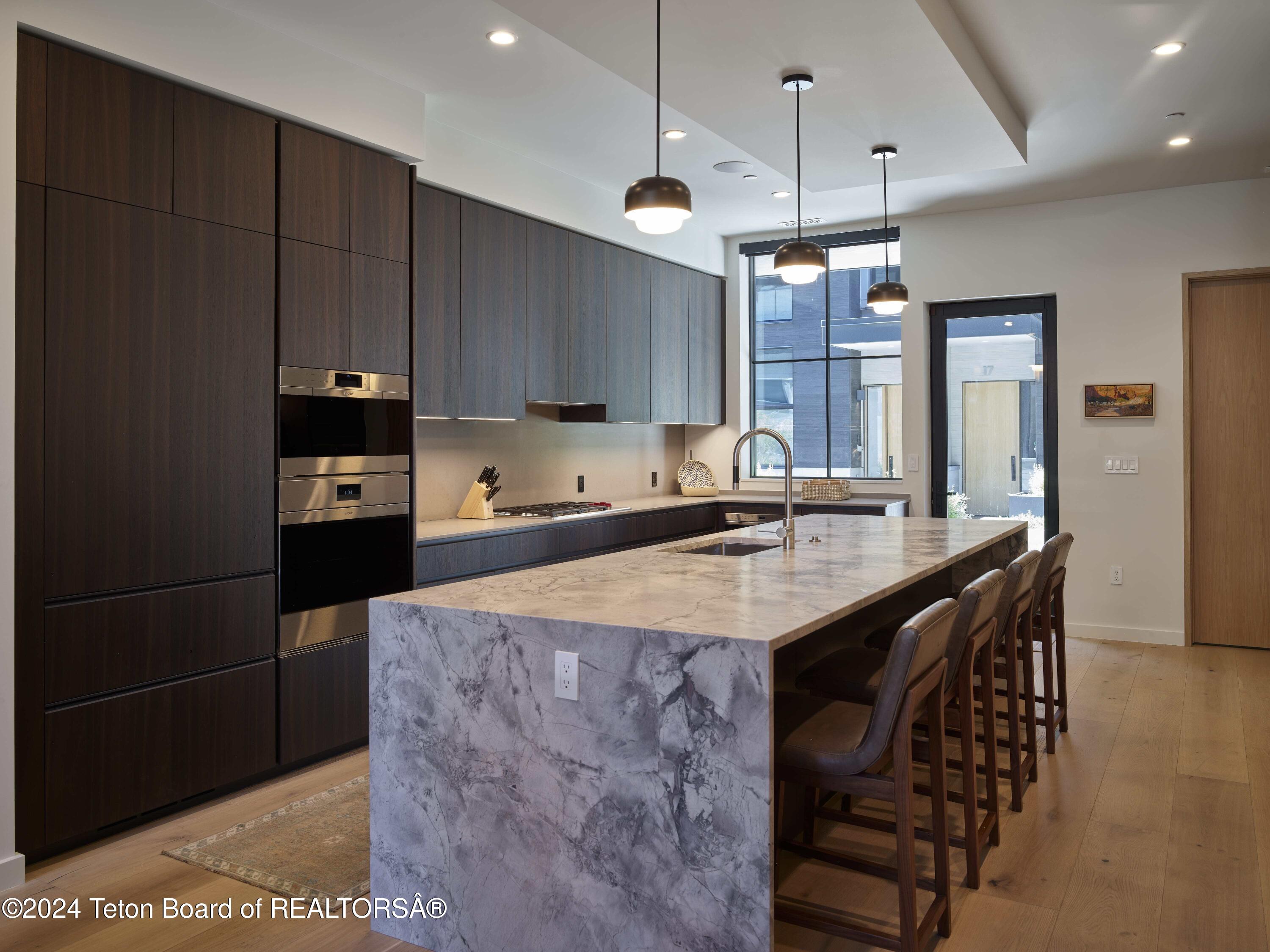 185 N GLENWOOD Street, 4