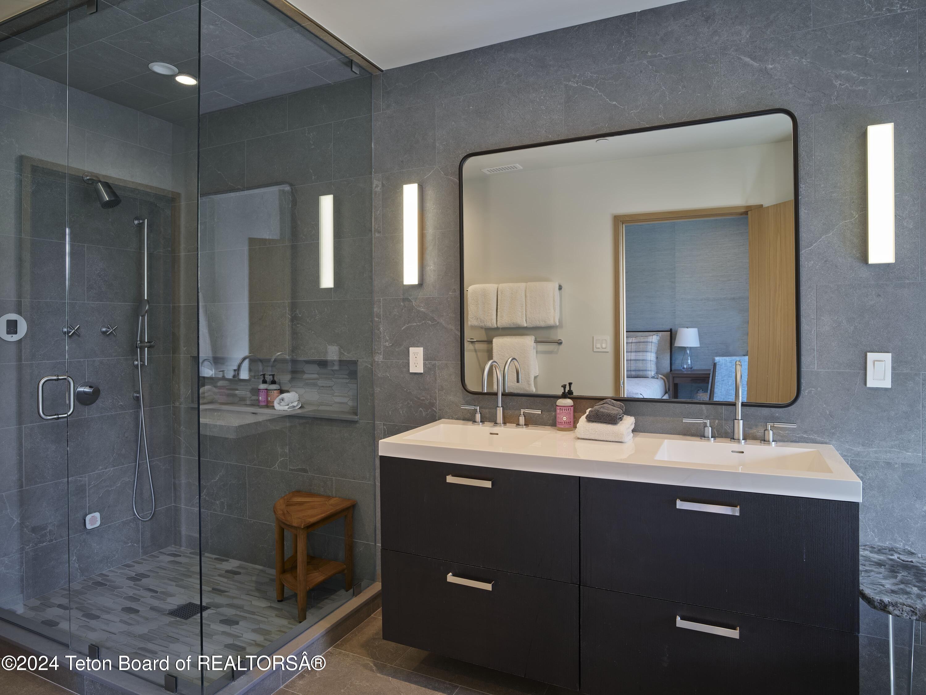 185 N GLENWOOD Street, 4