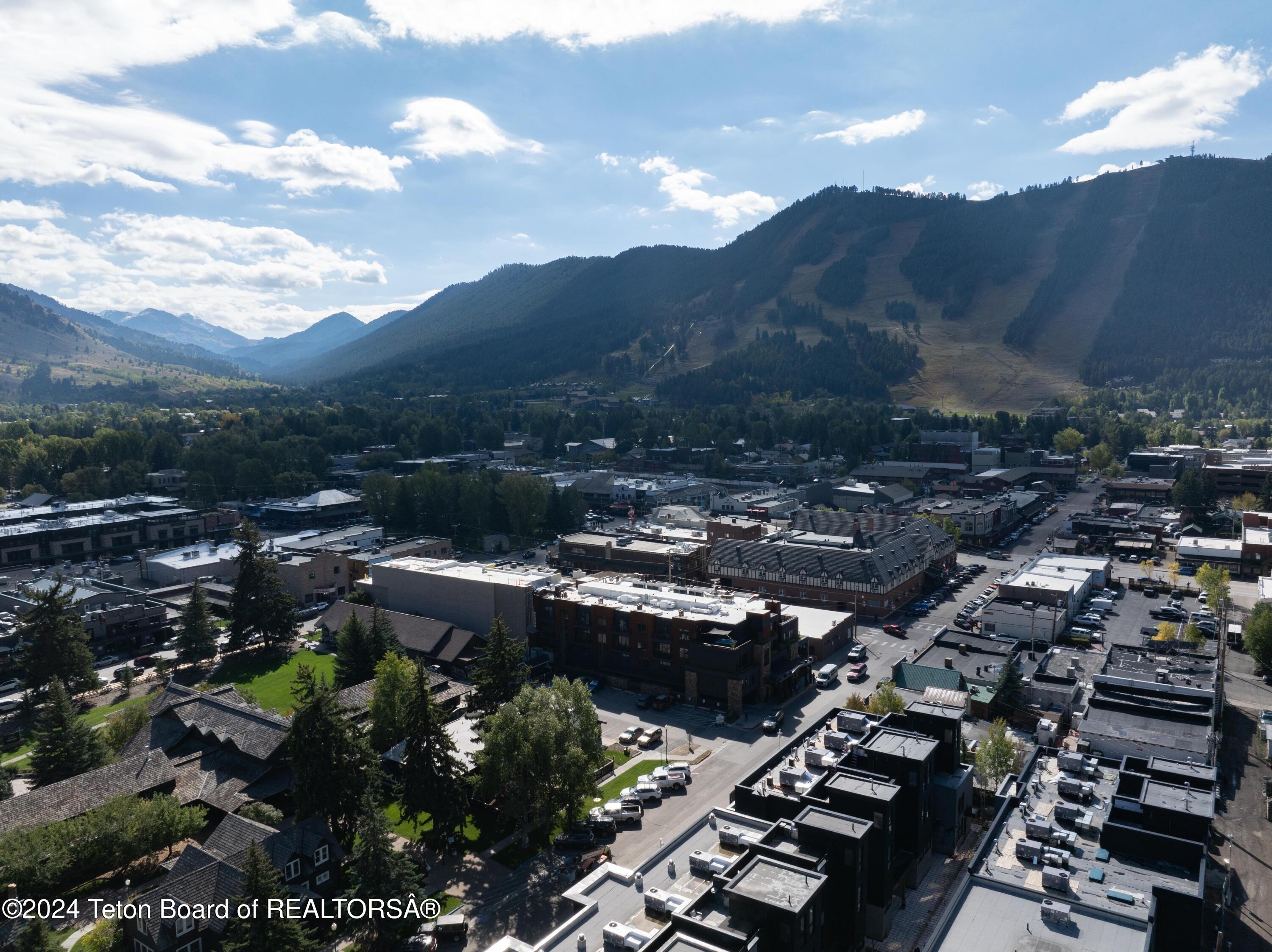 185 N GLENWOOD Street, 4