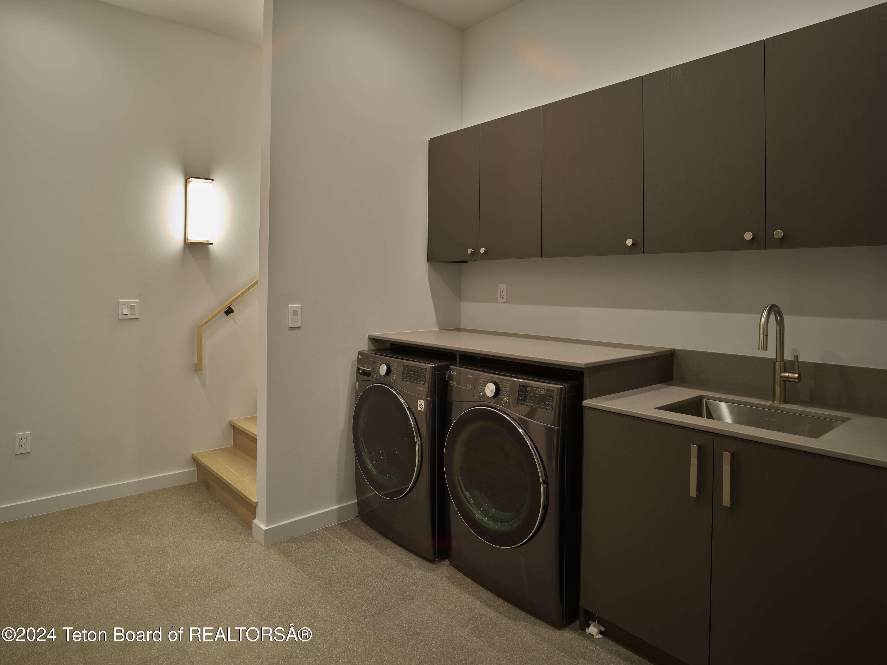 185 N GLENWOOD Street, 4