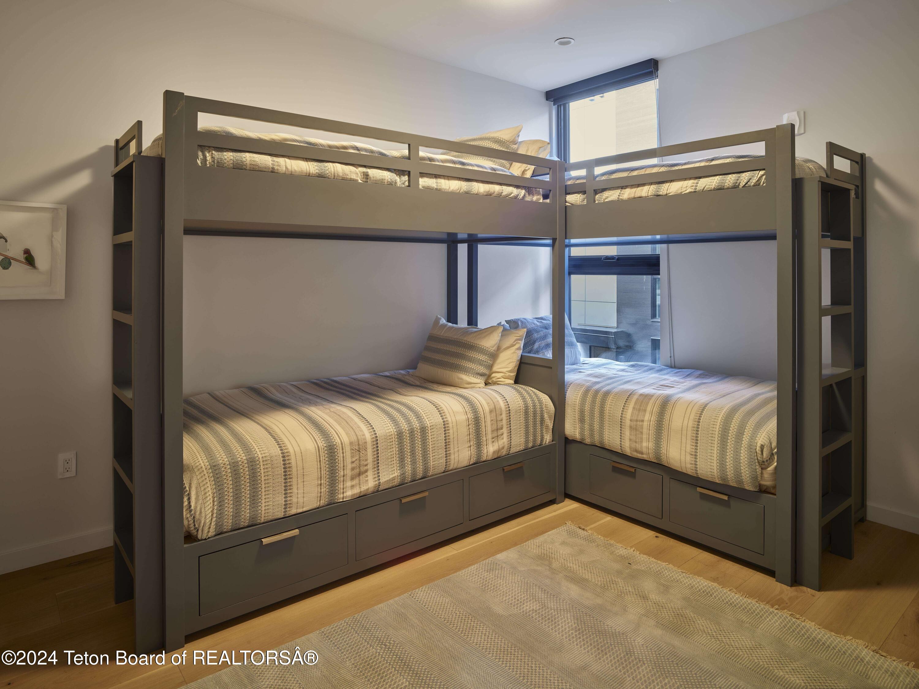 185 N GLENWOOD Street, 4