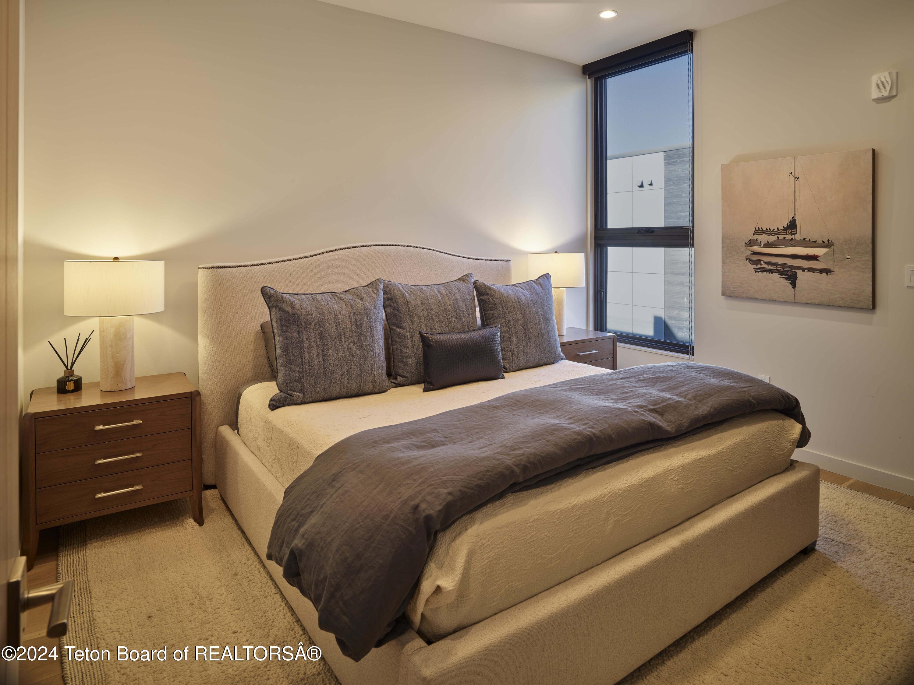 185 N GLENWOOD Street, 4