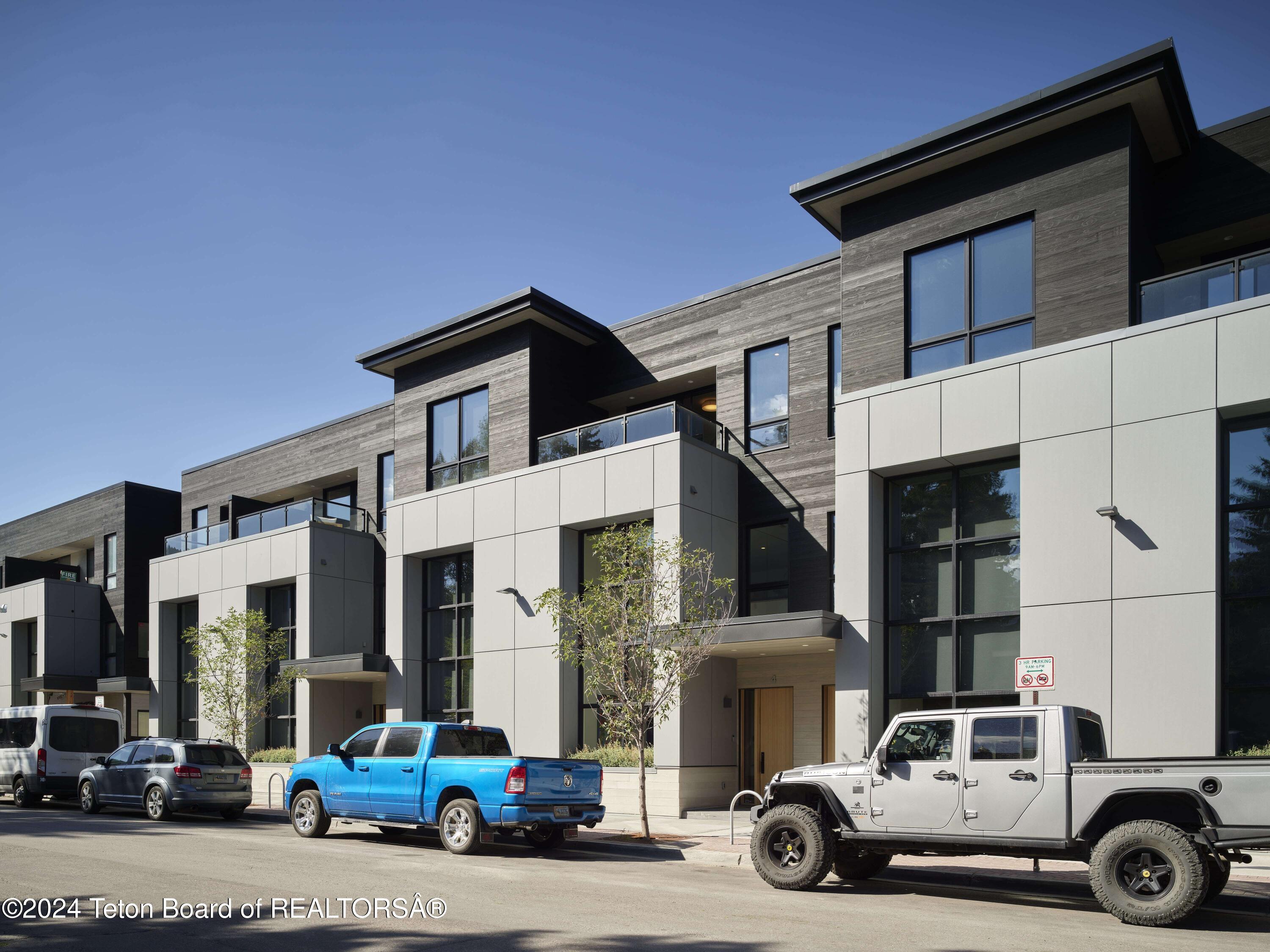 185 N GLENWOOD Street, 4