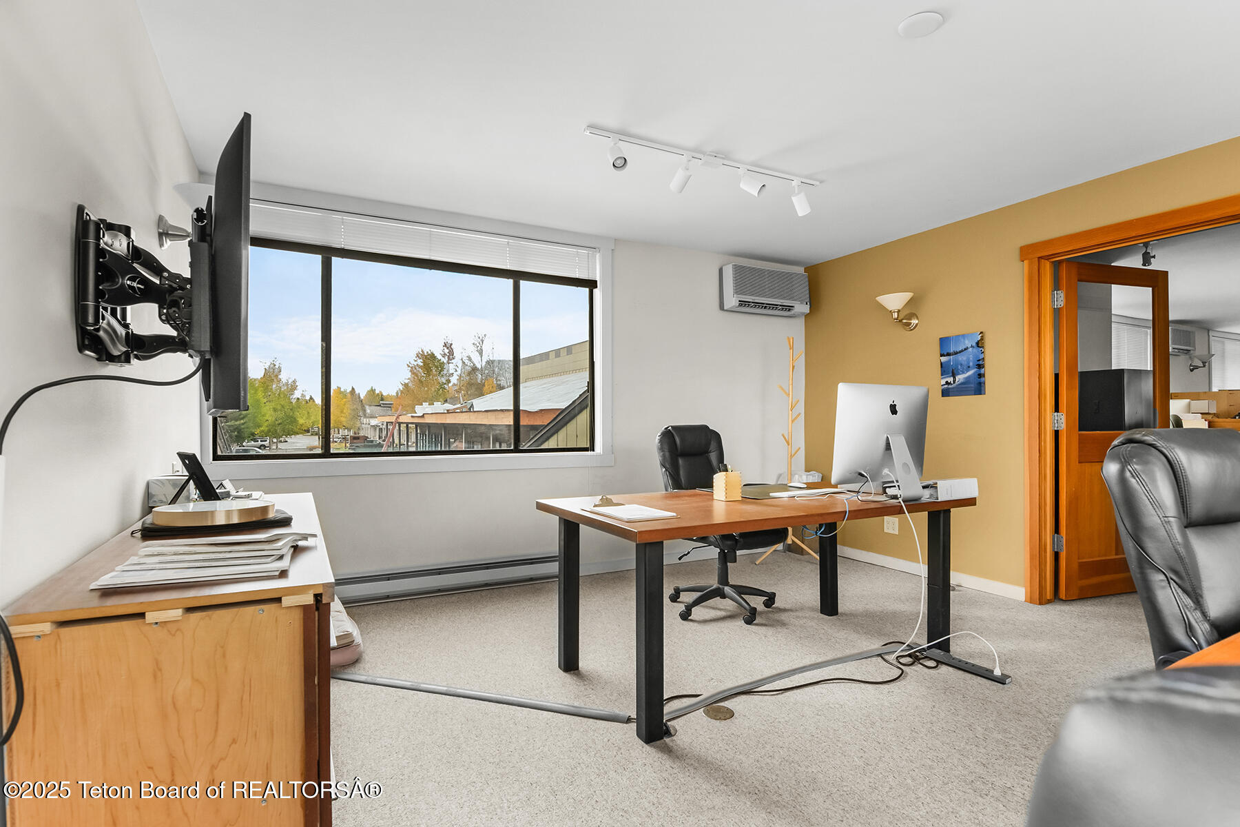 4020 W LAKE CREEK Drive