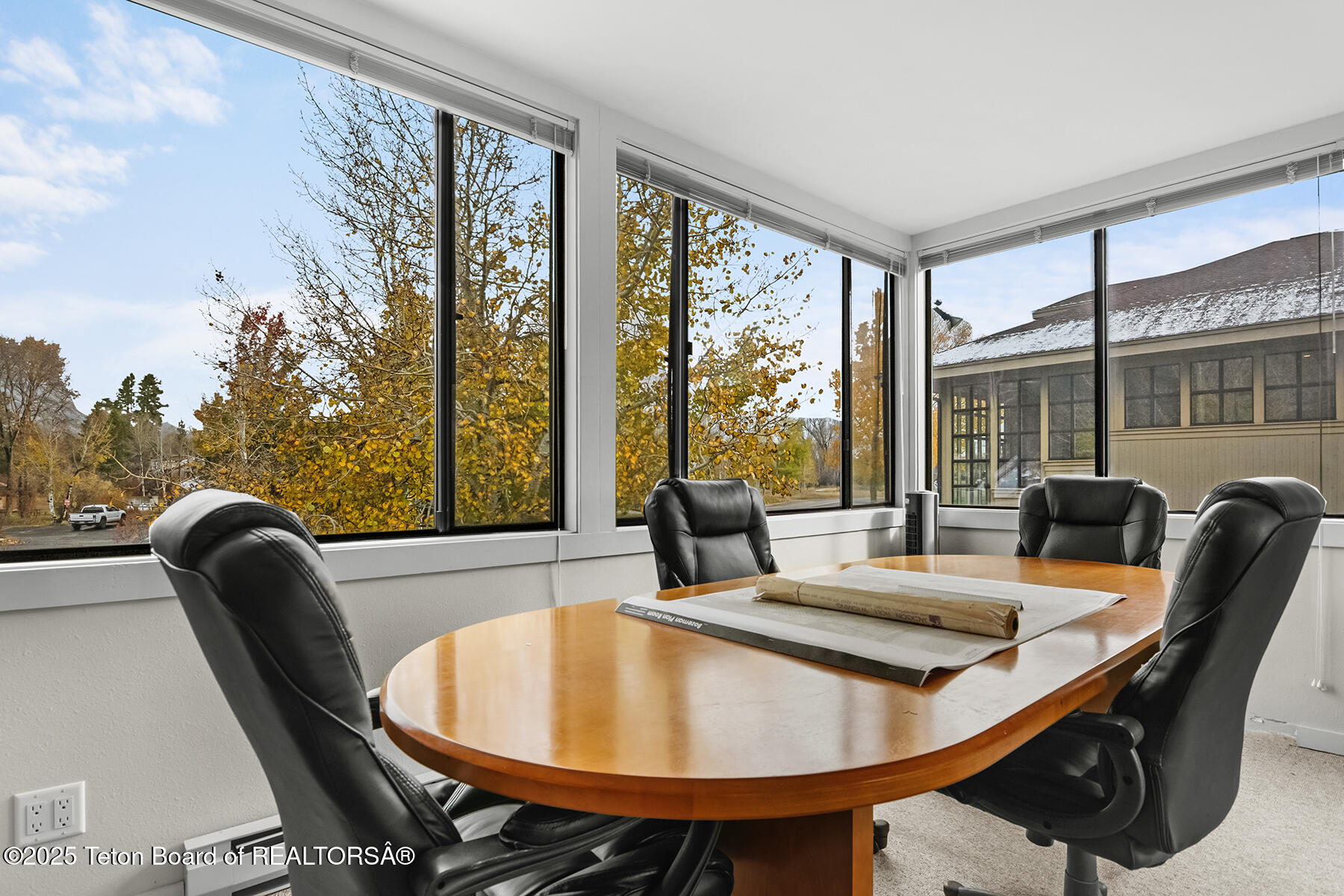 4020 W LAKE CREEK Drive