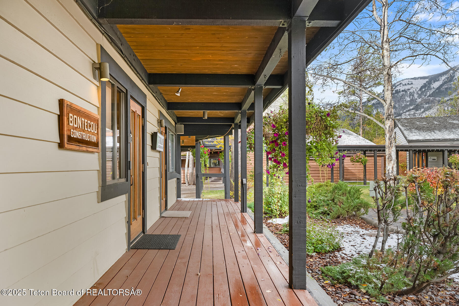 4020 W LAKE CREEK Drive