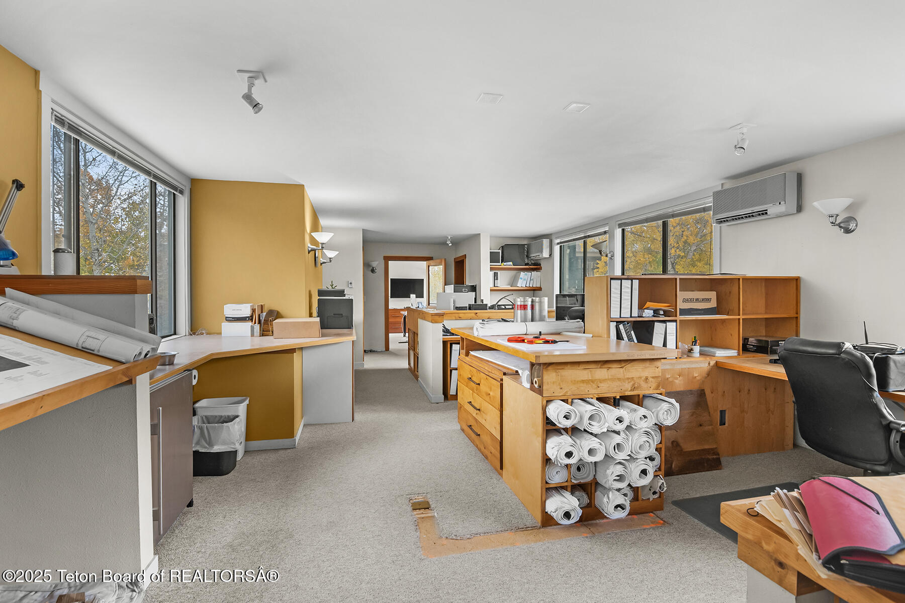 4020 W LAKE CREEK Drive