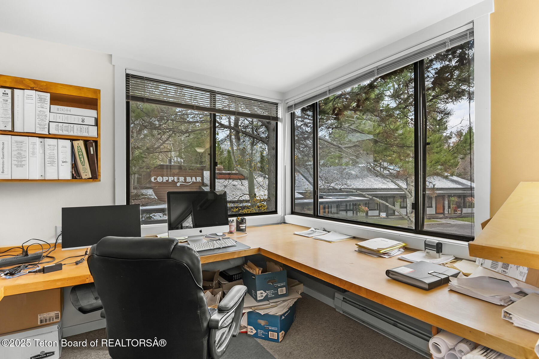 4020 W LAKE CREEK Drive