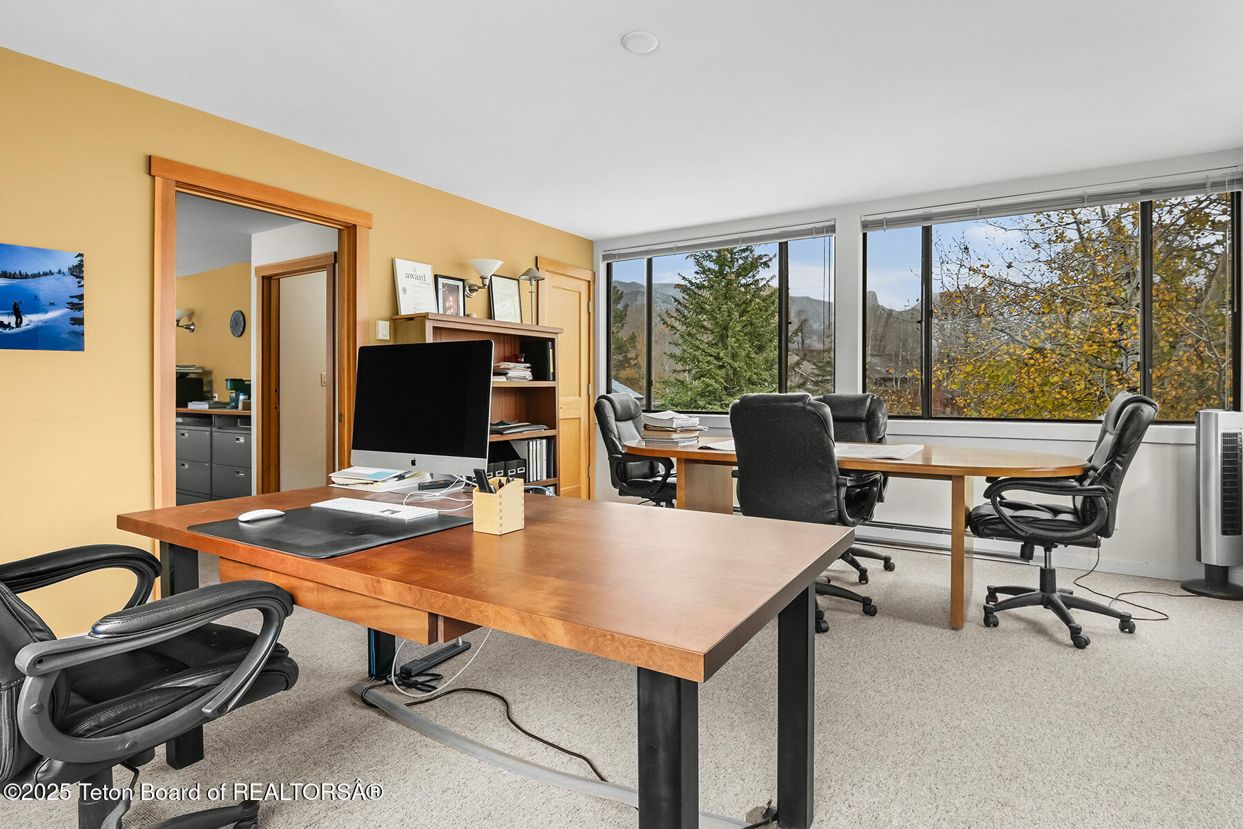 4020 W LAKE CREEK Drive