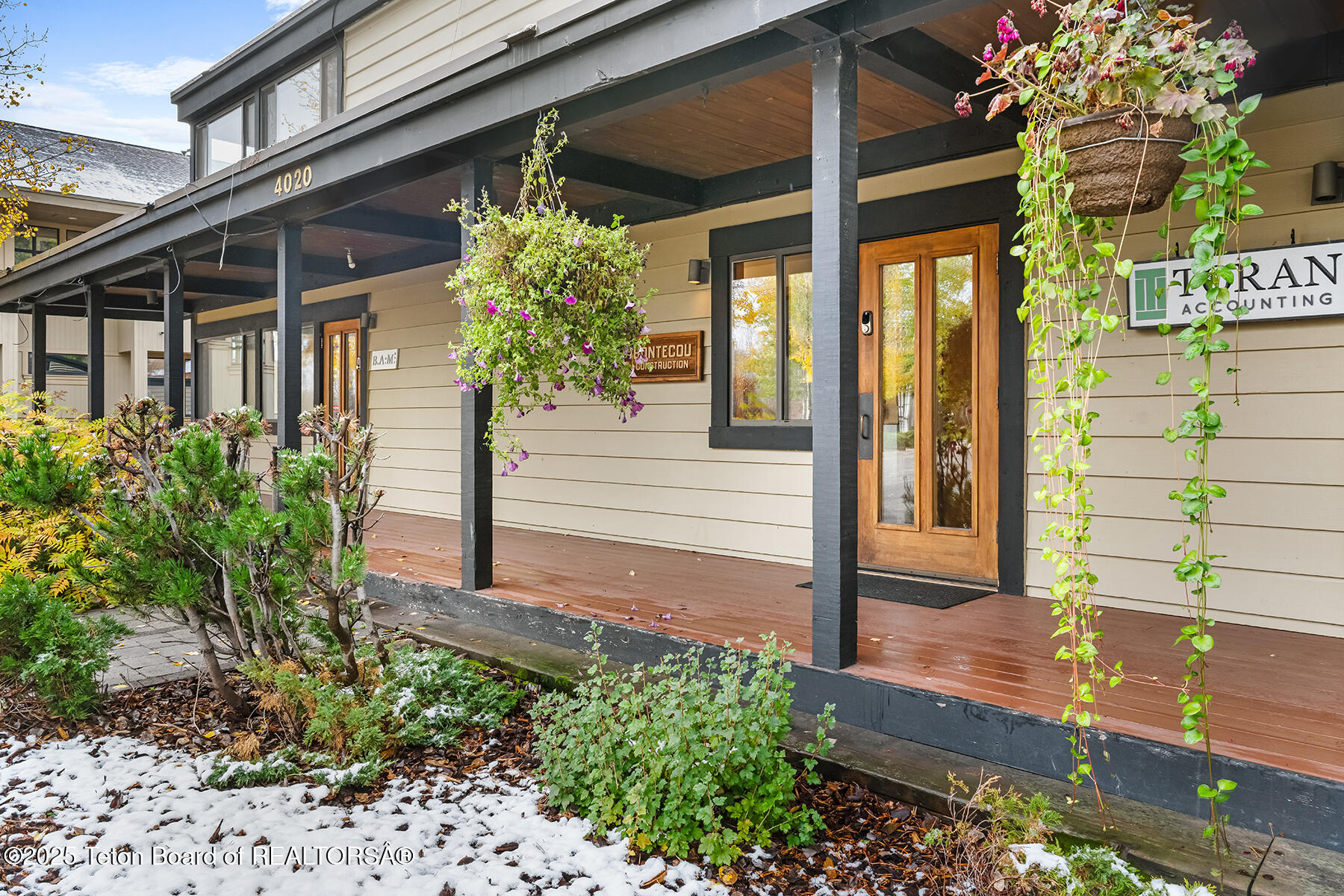 4020 W LAKE CREEK Drive