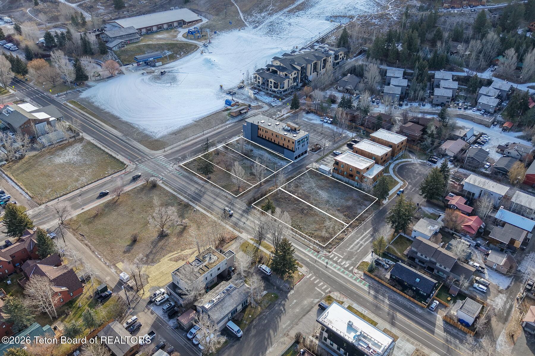 100 W SNOW KING Avenue
