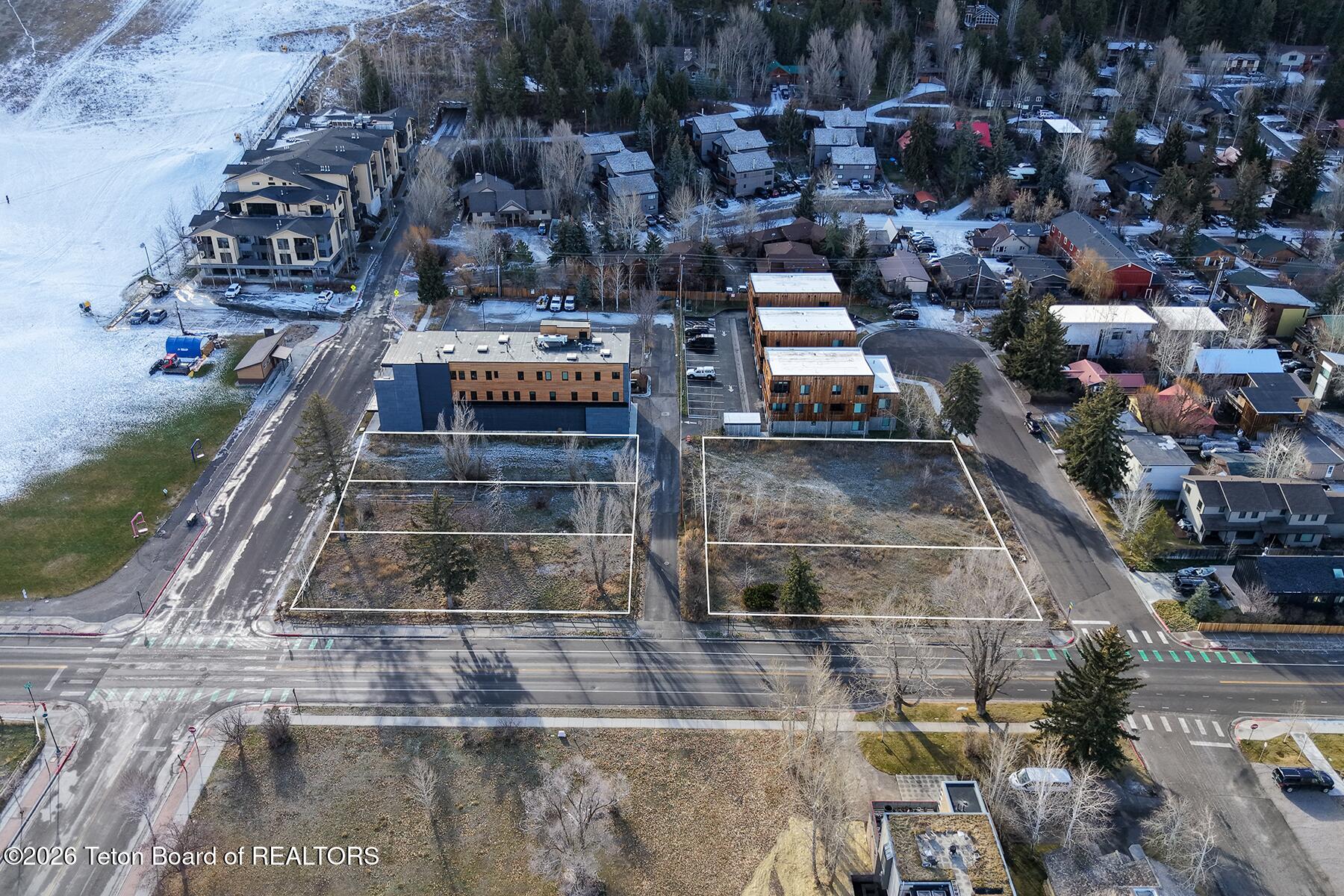 100 W SNOW KING Avenue