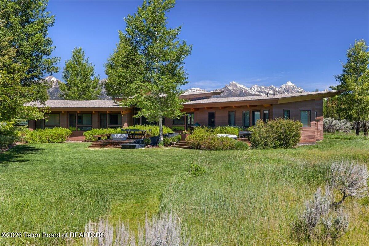 130 STINNETT Drive