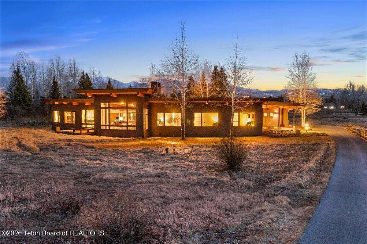 130 STINNETT Drive