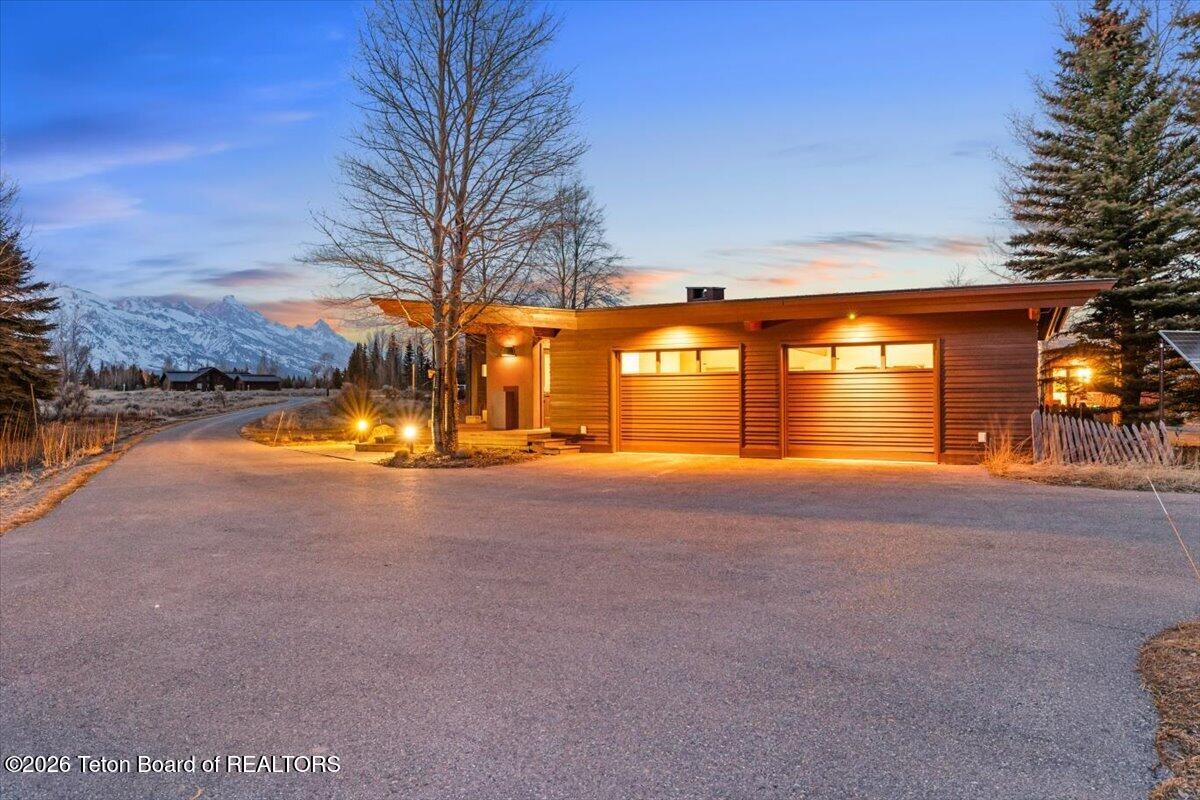 130 STINNETT Drive