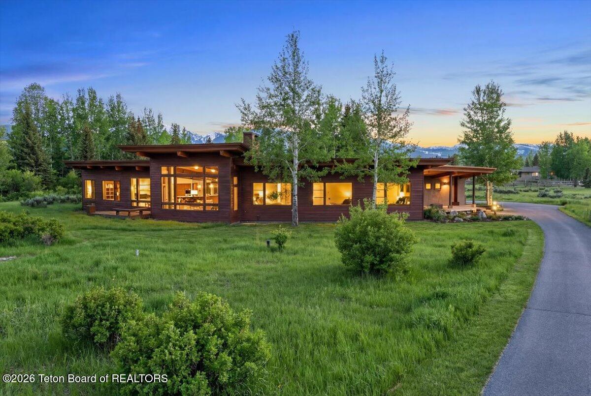 130 STINNETT Drive