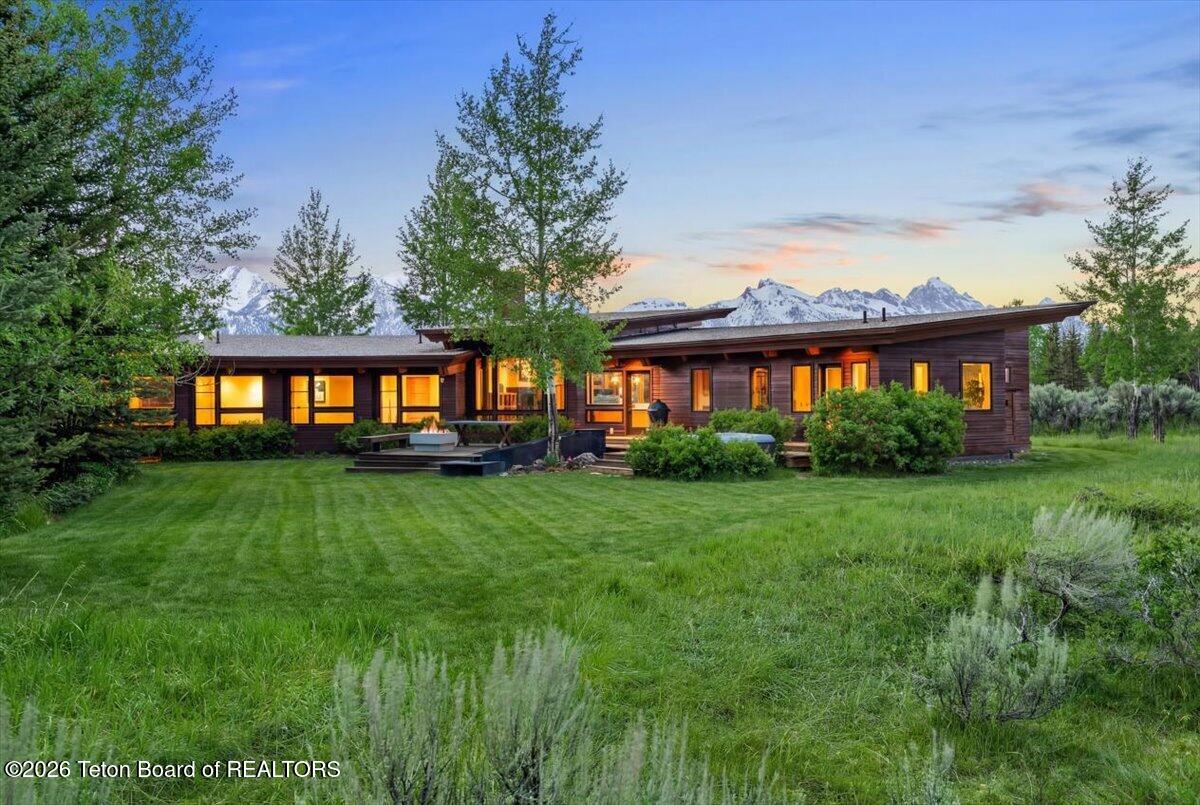 130 STINNETT Drive