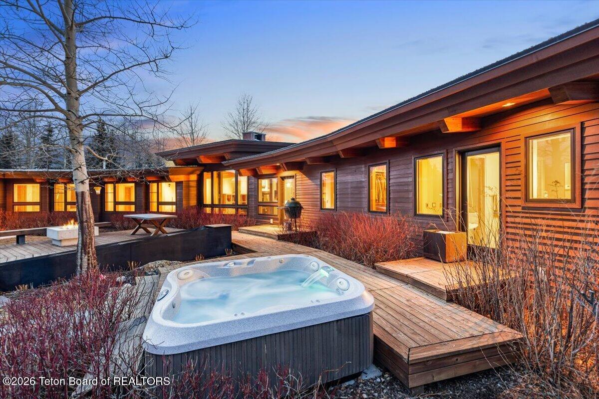130 STINNETT Drive