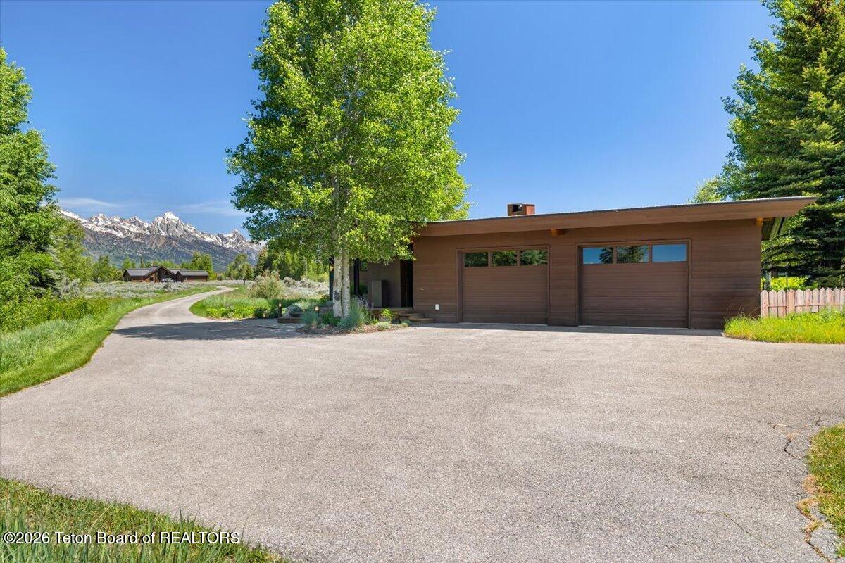 130 STINNETT Drive