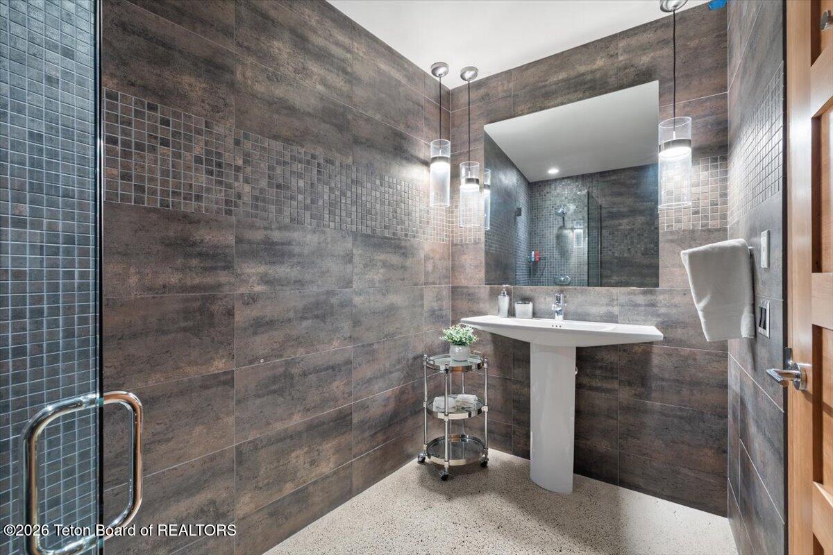 130 STINNETT Drive