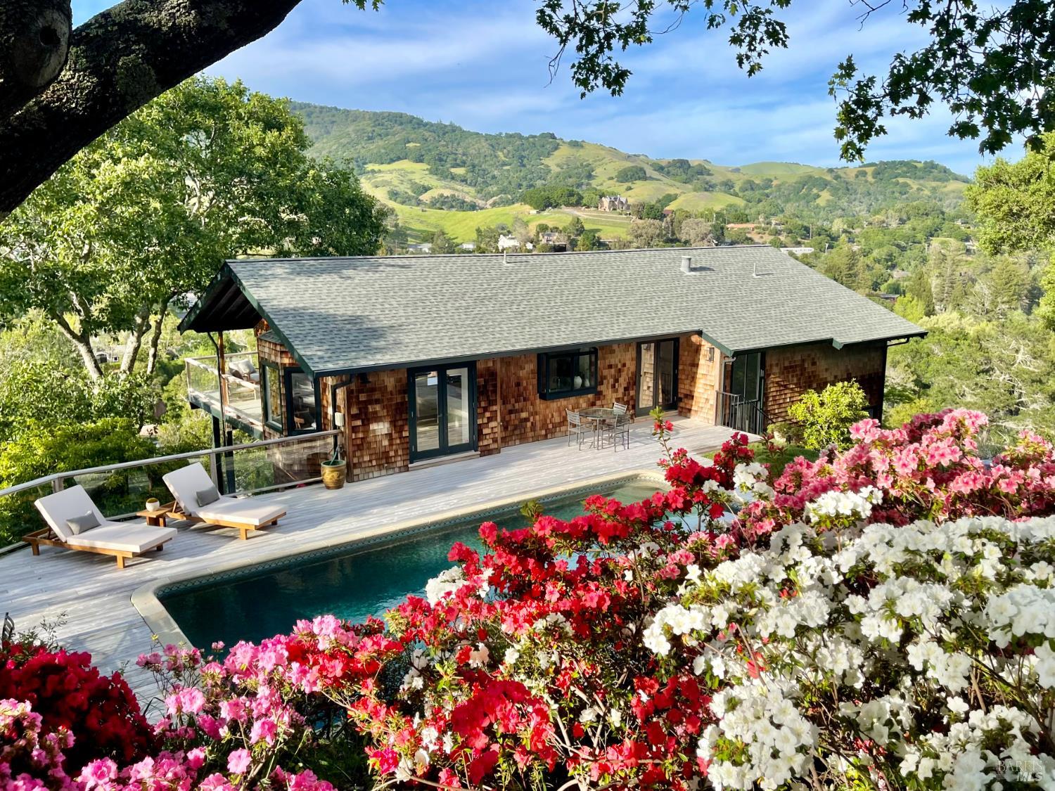 16 Dutch Valley Lane