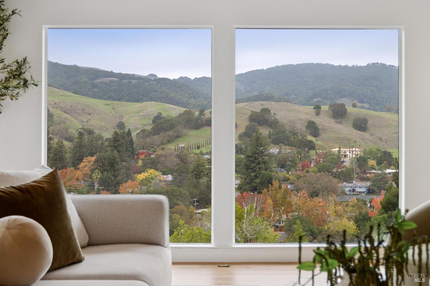 16 Dutch Valley Lane