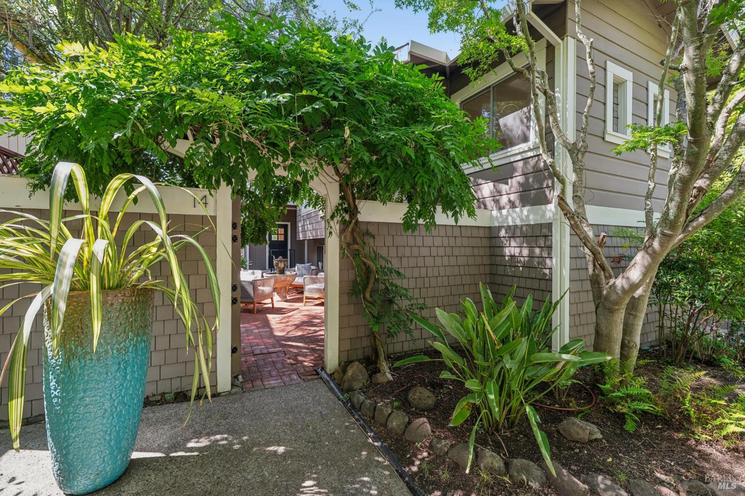 14 Scenic Avenue