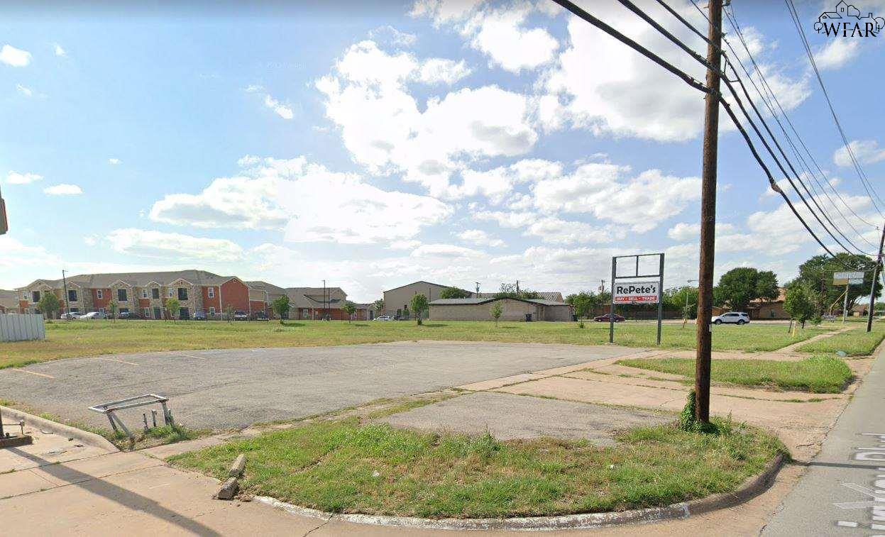 4526 FAIRWAY BOULEVARD