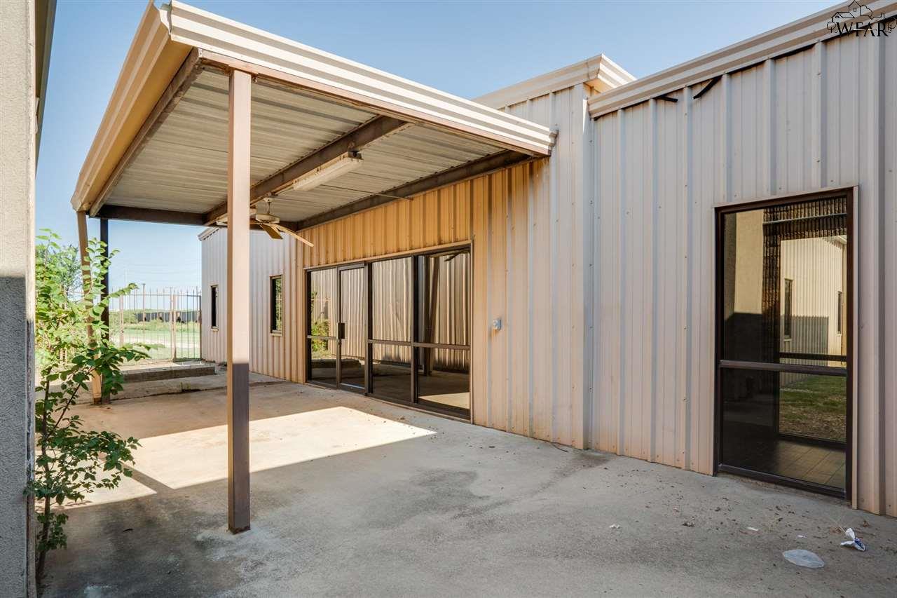 2716 COMMERCE STREET