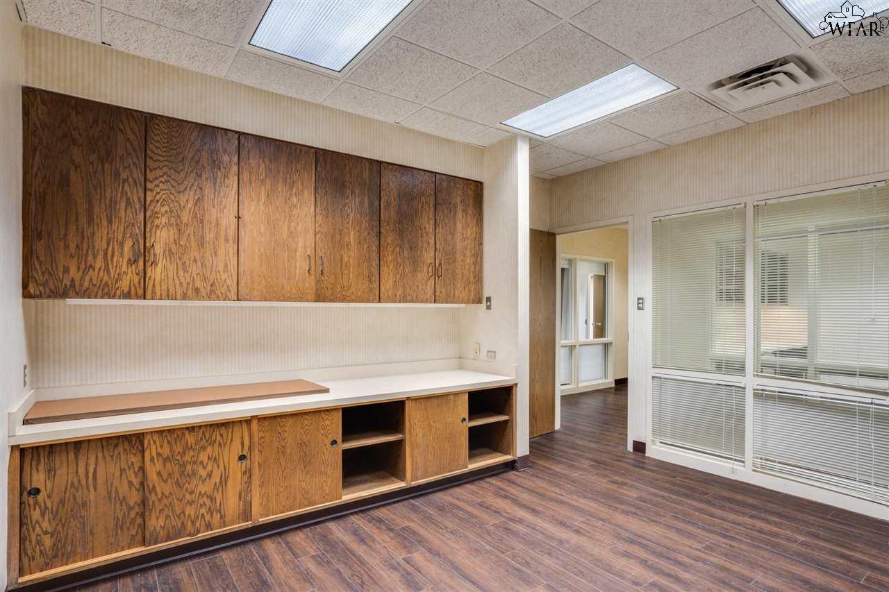 2716 COMMERCE STREET