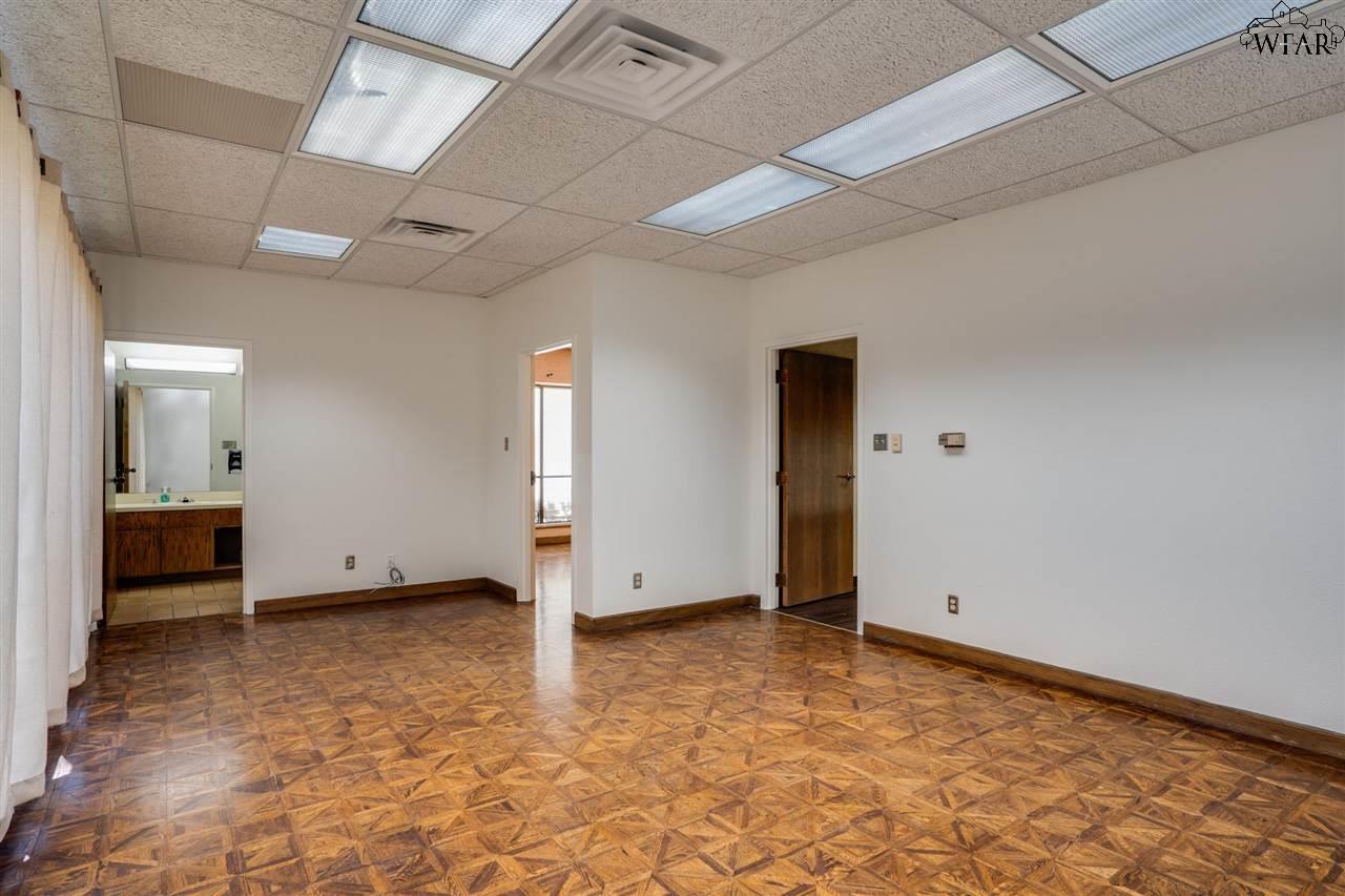 2716 COMMERCE STREET