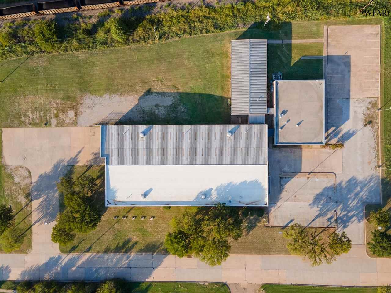 2716 COMMERCE STREET