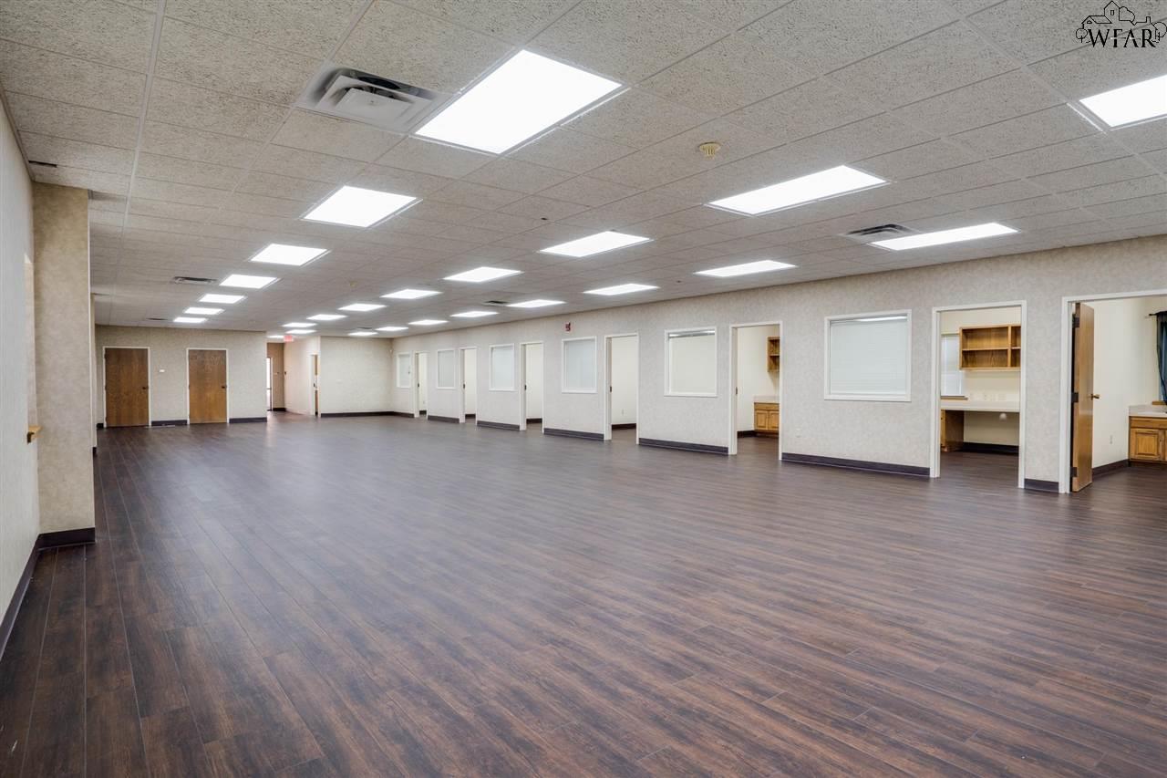 2716 COMMERCE STREET