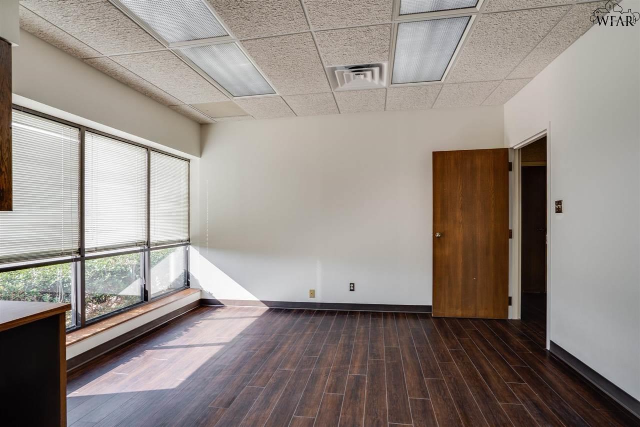 2716 COMMERCE STREET