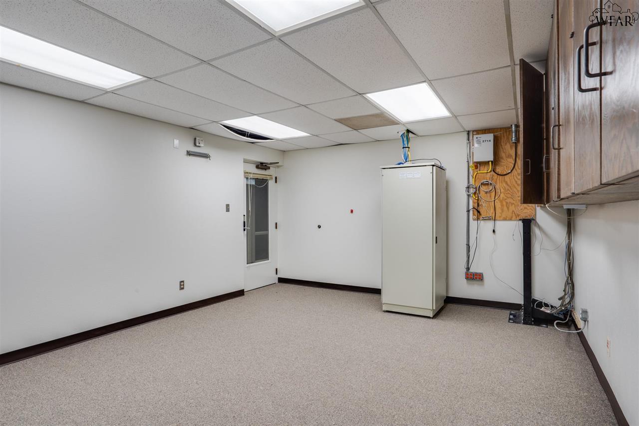 2716 COMMERCE STREET