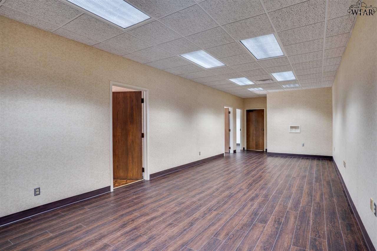 2716 COMMERCE STREET