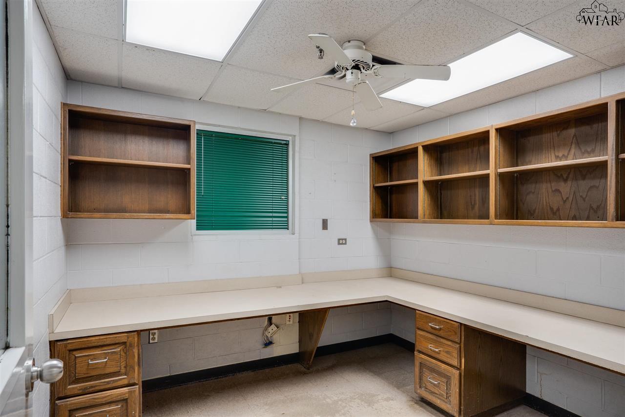 2716 COMMERCE STREET