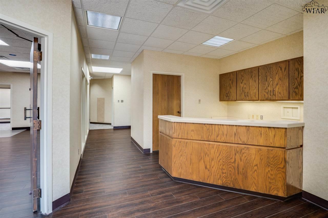 2716 COMMERCE STREET