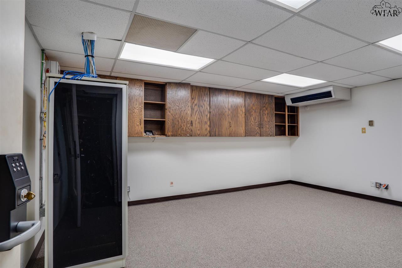 2716 COMMERCE STREET