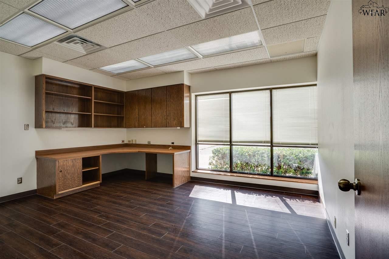 2716 COMMERCE STREET