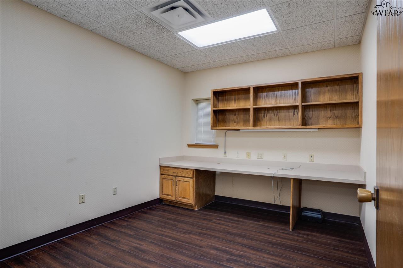 2716 COMMERCE STREET