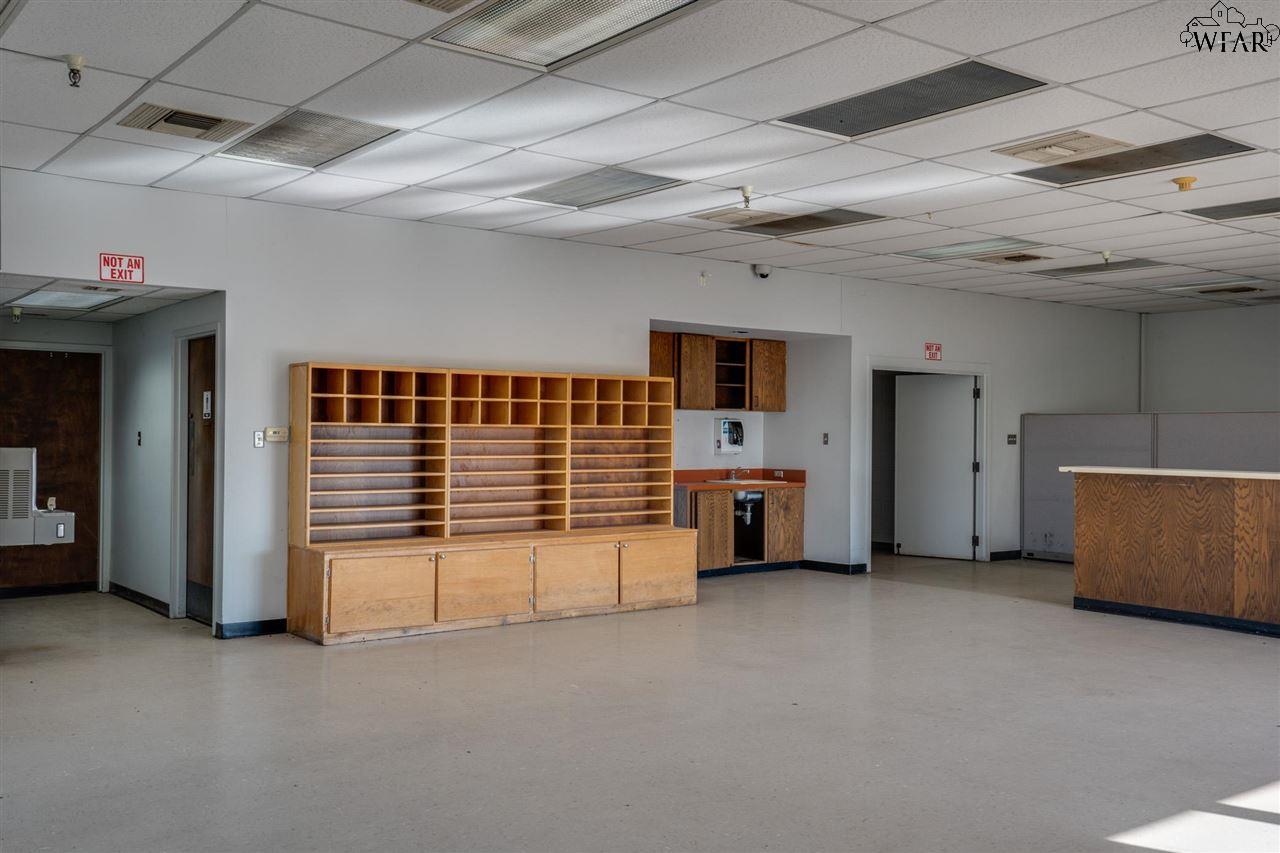 2716 COMMERCE STREET