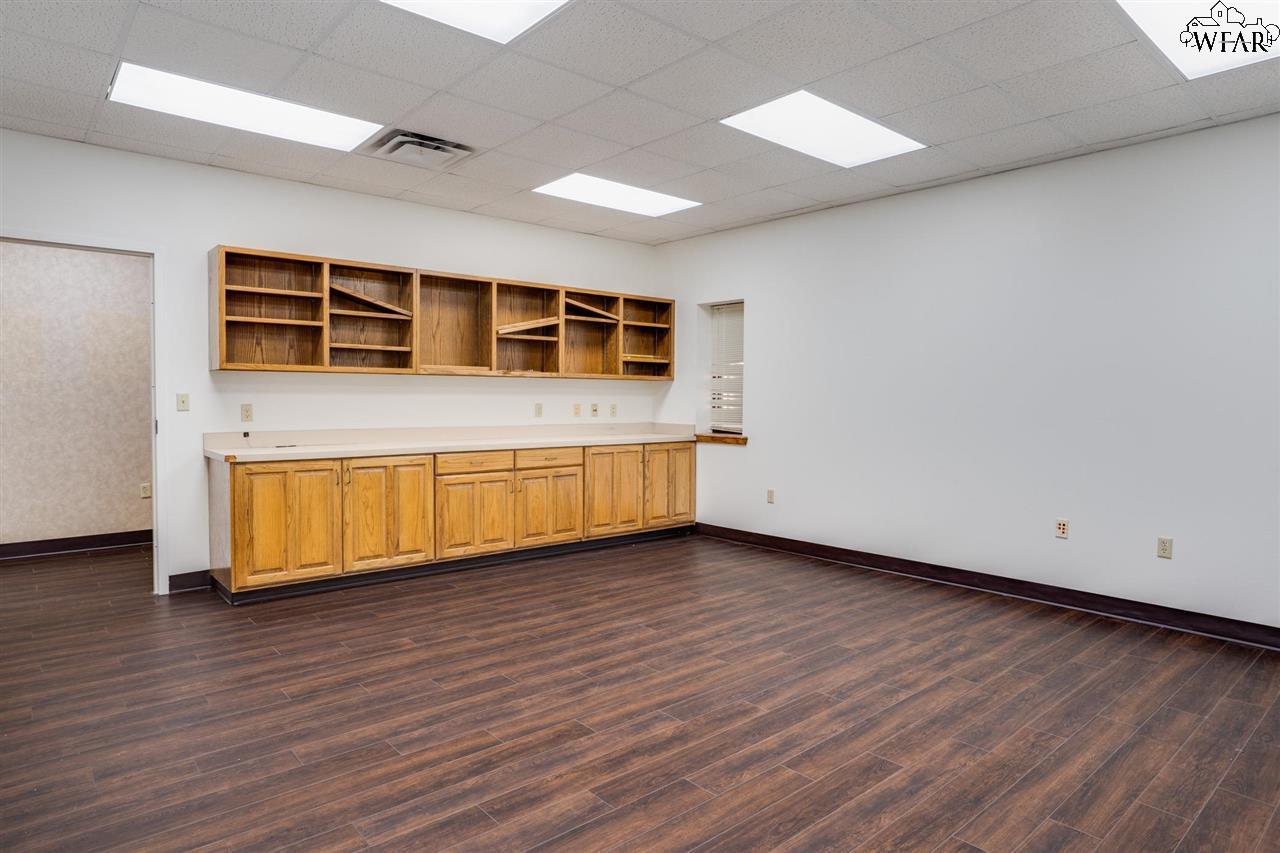 2716 COMMERCE STREET