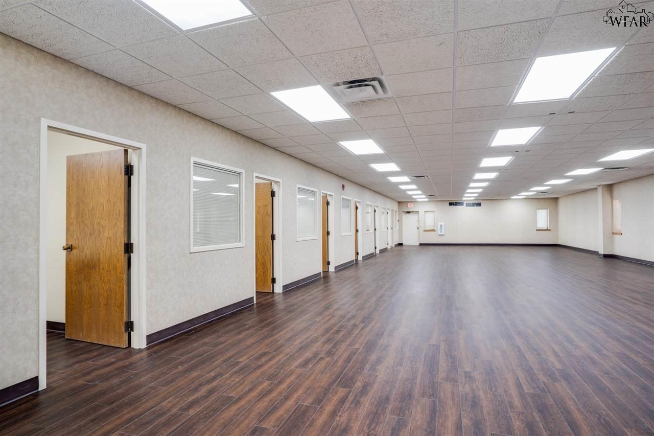 2716 COMMERCE STREET