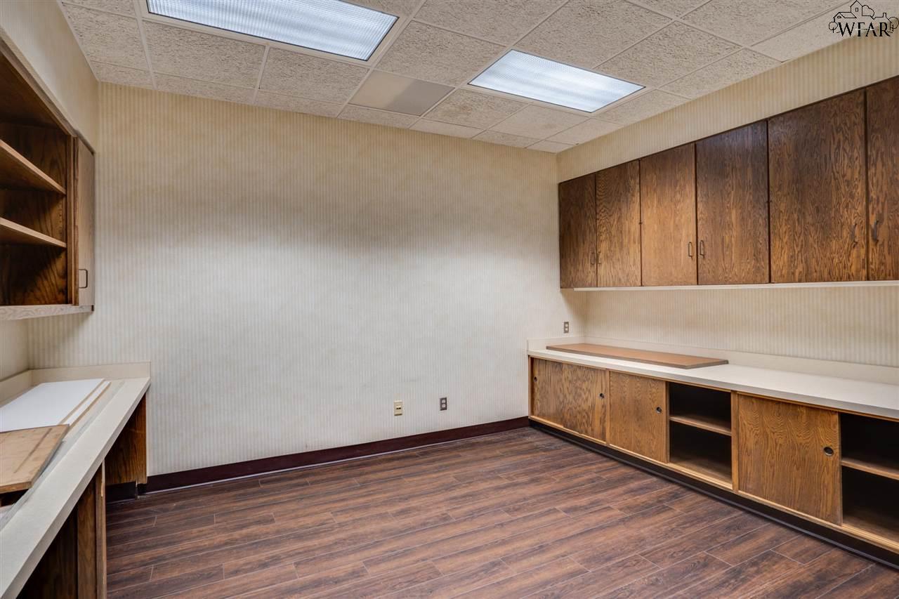 2716 COMMERCE STREET