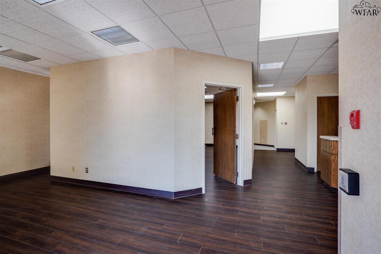 2716 COMMERCE STREET